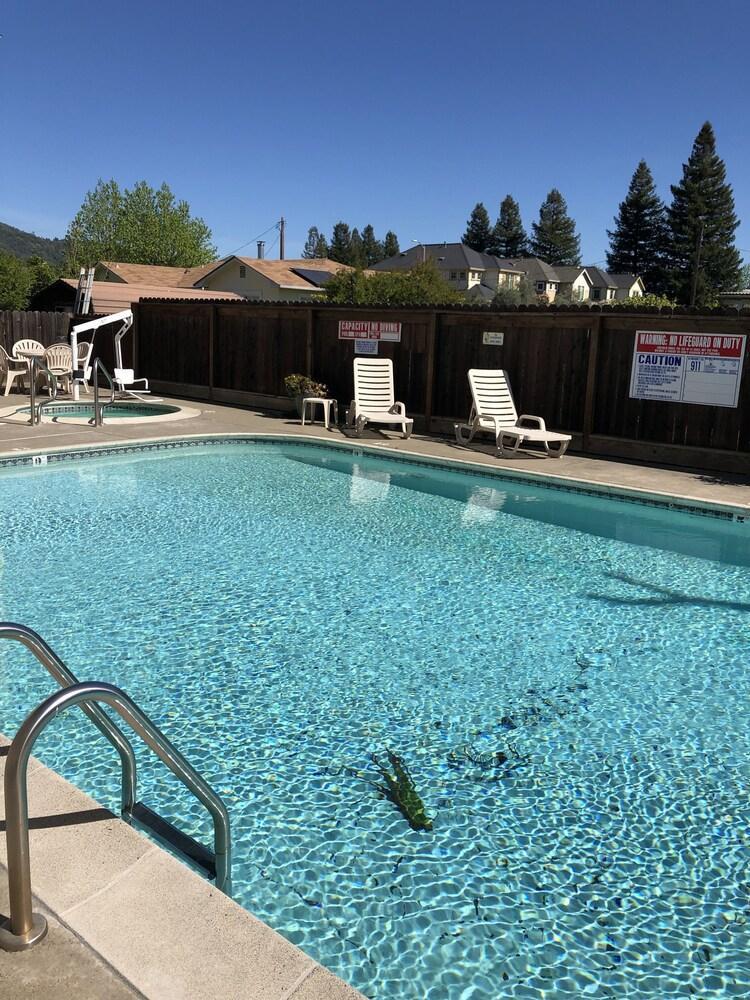 Cloverdale Wine Country Inn & Suites Экстерьер фото