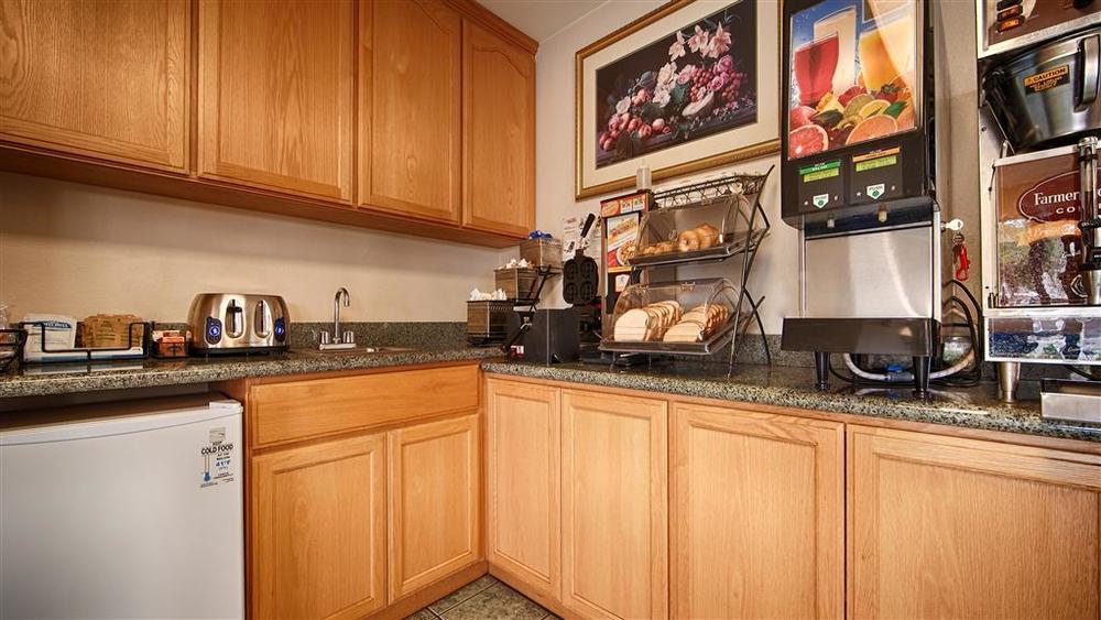 Cloverdale Wine Country Inn & Suites Ресторан фото