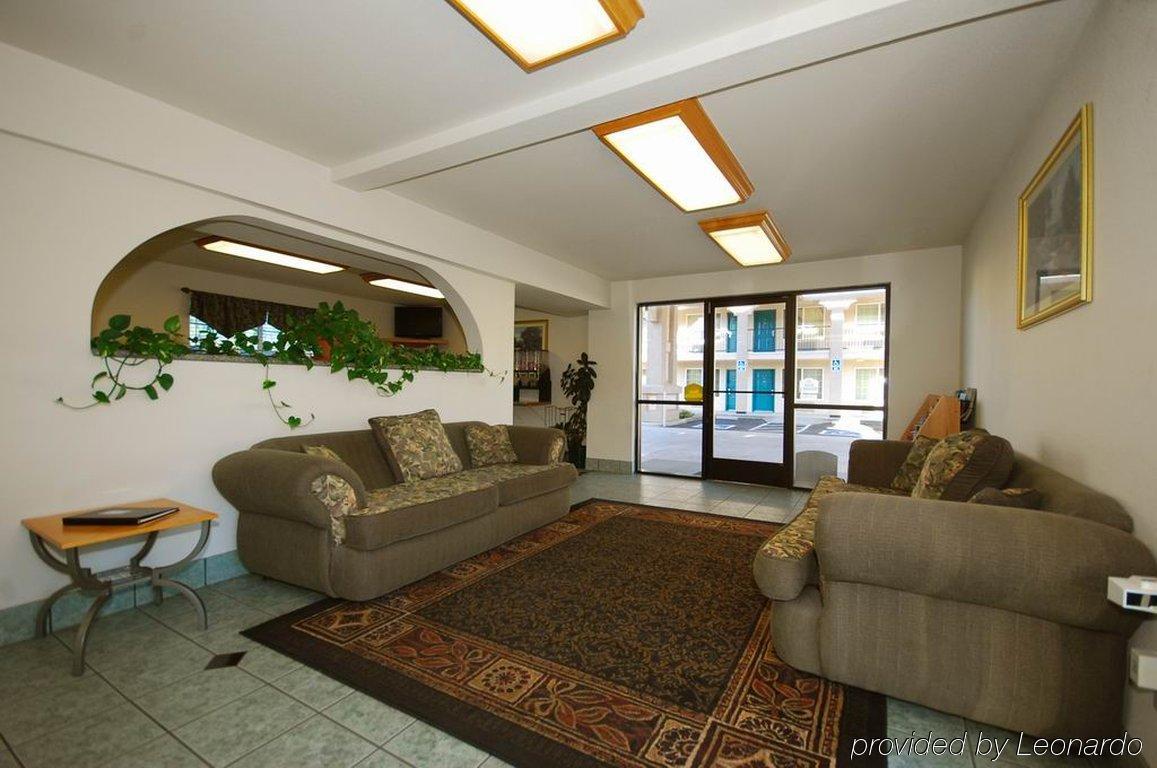 Cloverdale Wine Country Inn & Suites Интерьер фото