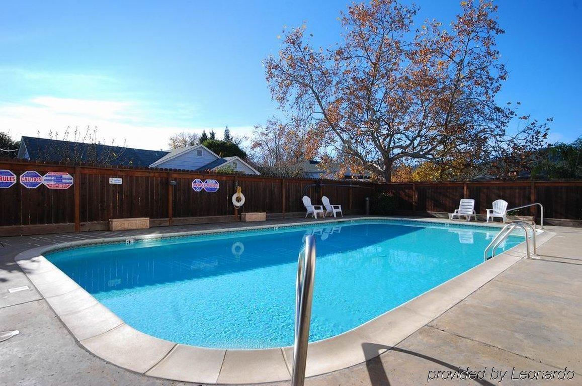 Cloverdale Wine Country Inn & Suites Удобства фото