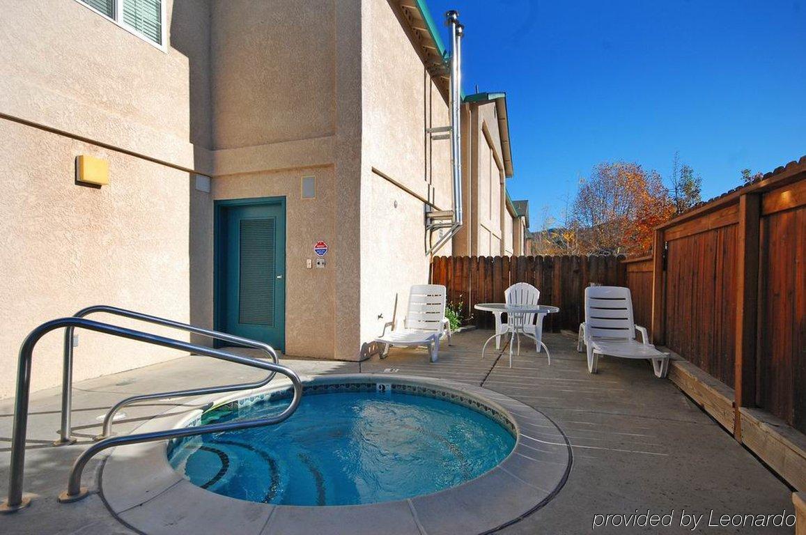 Cloverdale Wine Country Inn & Suites Удобства фото