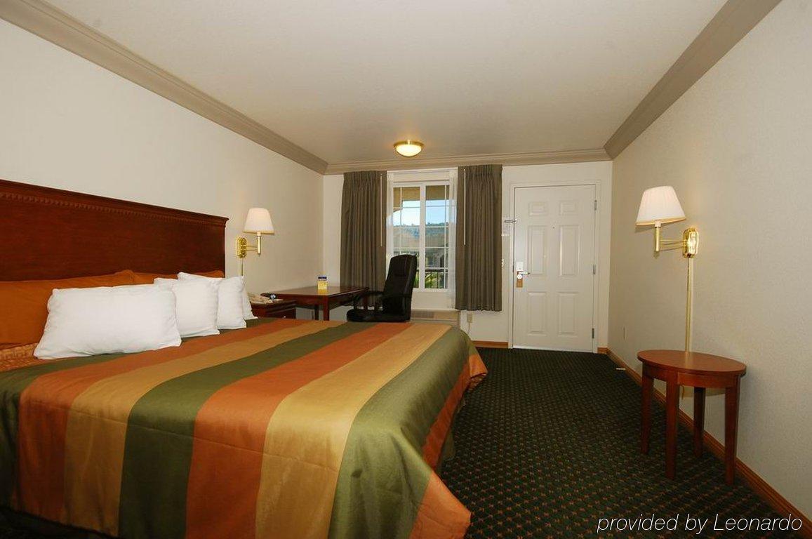 Cloverdale Wine Country Inn & Suites Номер фото