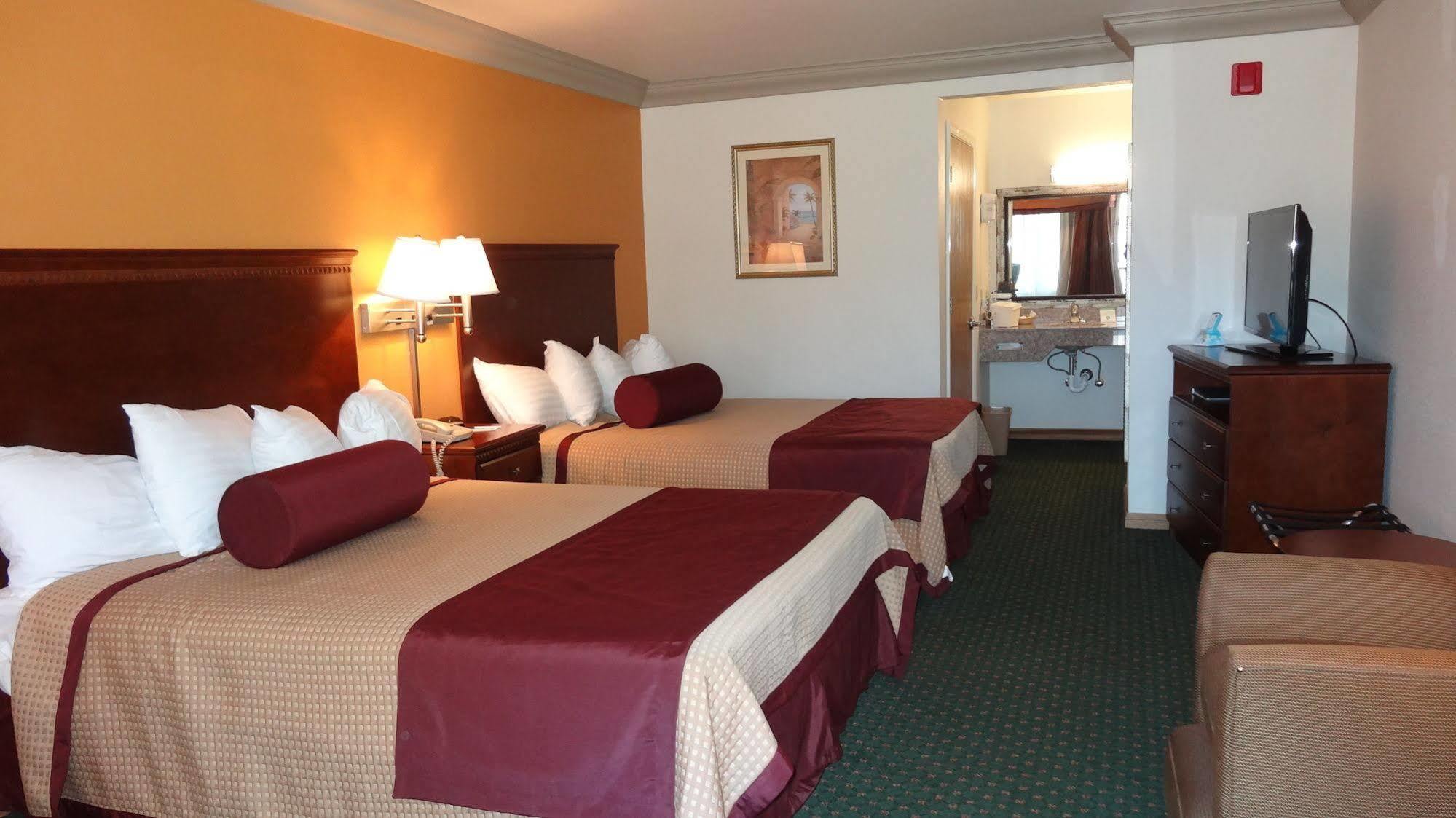 Cloverdale Wine Country Inn & Suites Экстерьер фото