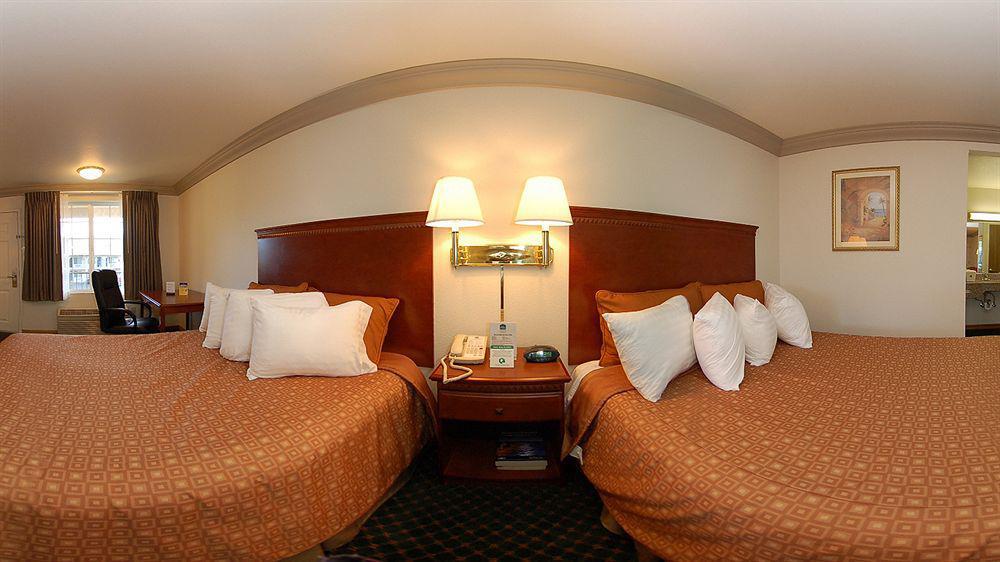 Cloverdale Wine Country Inn & Suites Экстерьер фото
